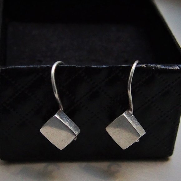 Vintage Jewelry - Sterling SILVER Diamond Shape Vintage Earrings